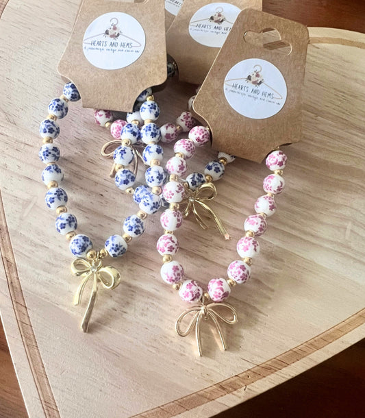 Stretchy floral bow bracelet