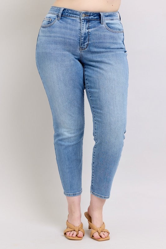 Judy Blue Mid-Rise Vintage Wash Slim Fit Jean
